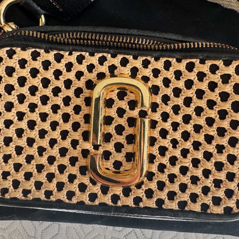 Marc Jacobs Black and Gold Crossbody Bag - Picture 4 of 7